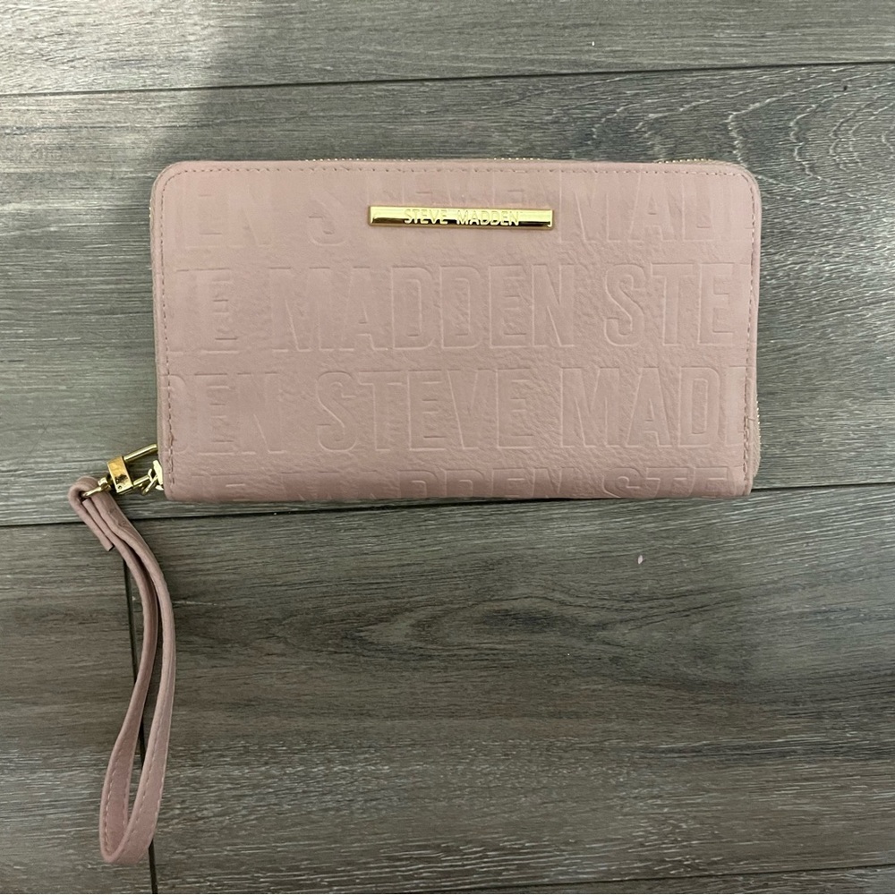 Brand New Steve Madden Wristlet